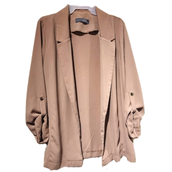 Suzy Shier Tops - GUC ✅️ Cream Blazer